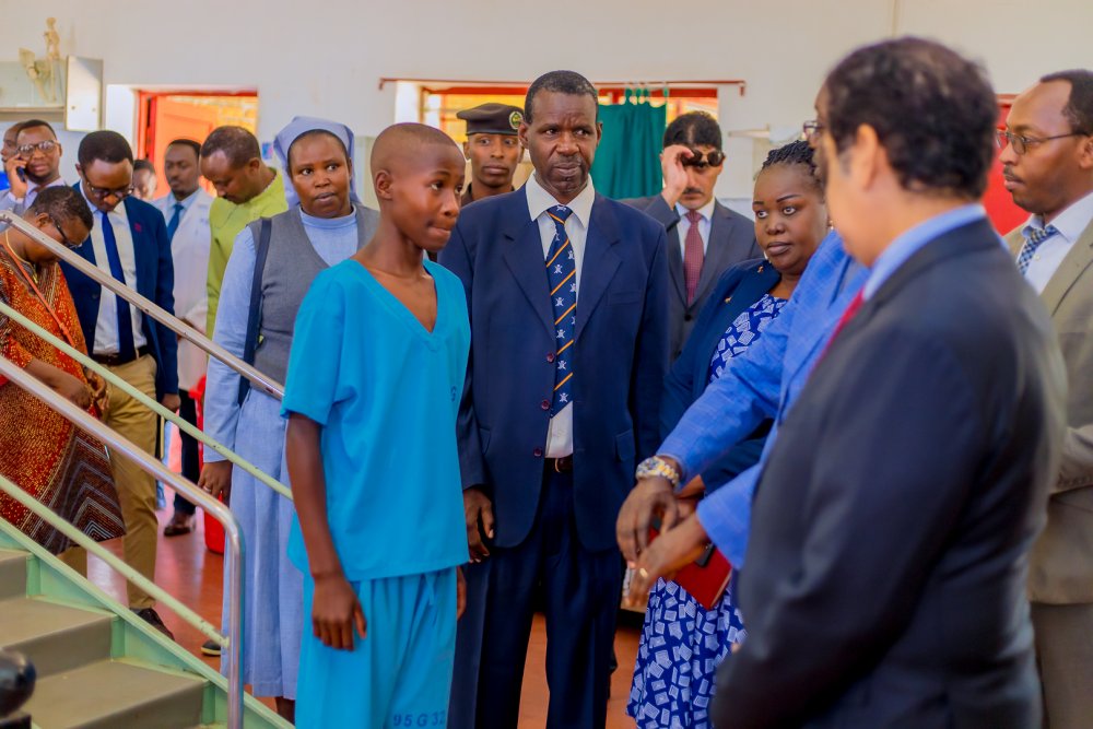 Amb. AlQahtani and Minister Ngamije interacting with beneficiaries in Rilima. 