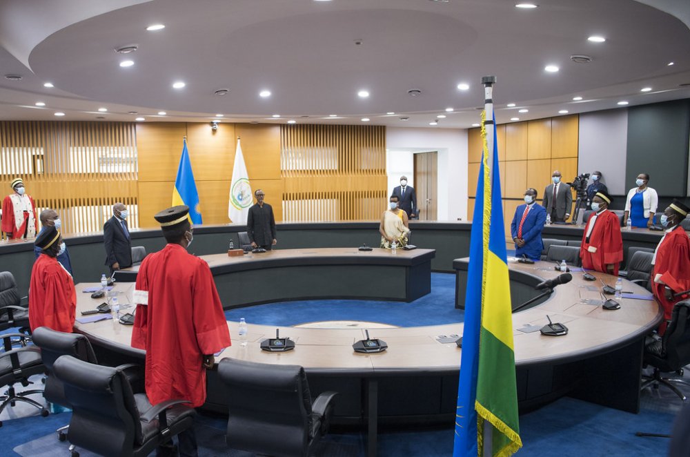 The swearing-in ceremony of eight senior government officials was held at Village Urugwiro;