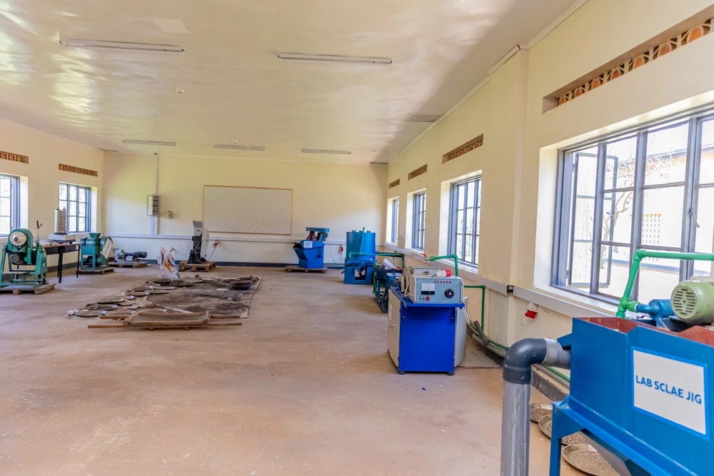 The equipment were handed over to the school on 4th April 2023.