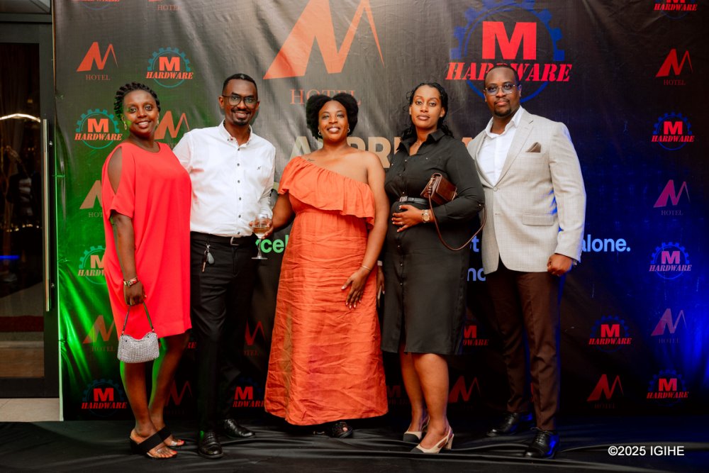 The event brought together hotel management and guests in a warm atmosphere of togetherness and camaraderie, celebrating Christmas and the upcoming New Year.