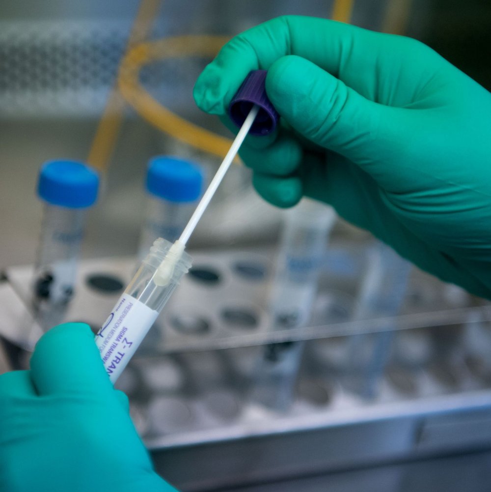 The Ministry of Health has announced it will test anyone with symptoms of coronavirus without having to wait for isolation, 