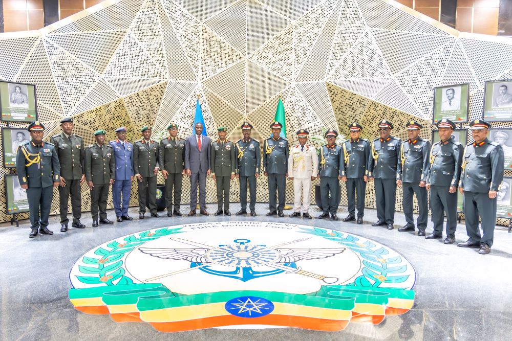 The Chief of Defence Staff of Rwanda, General Mubarakh Muganga and his delegation posing for a photo with ENDF members. 