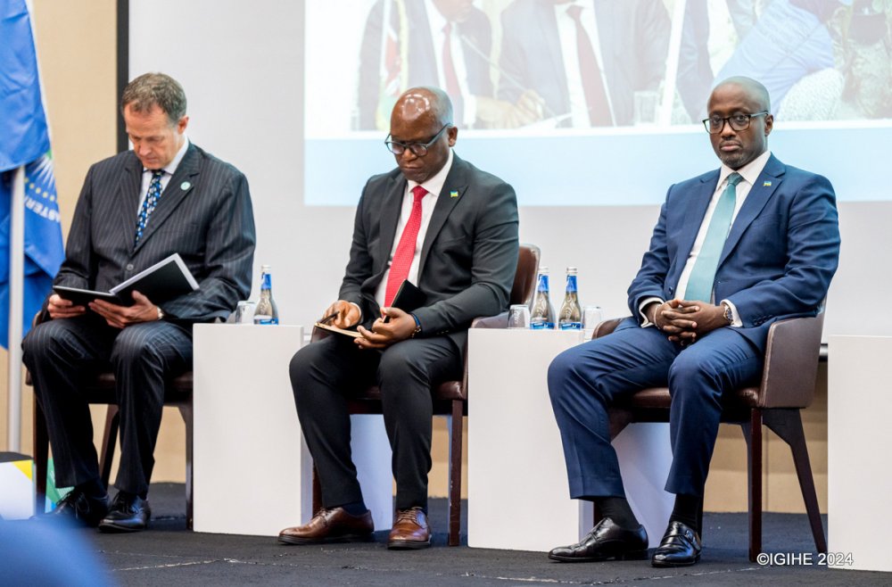 Rwanda's Minister of Foreign Affairs and Cooperation, Amb. Nduhungirehe Olivier (first on the right), attended the closing of the EASF meeting.