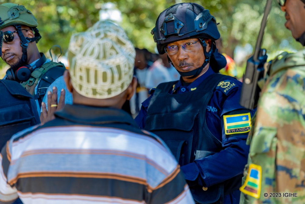 ACP Charles Butera talking to residents in Quionga where RDF started the battle against terrorists that had wreaked havoc in Cabo Delgado Province.