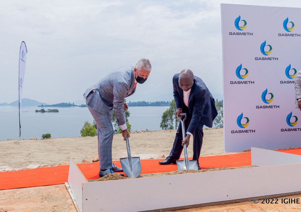 Prime Minister, Dr. Edouard Ngirente and the CEO of GasMeth Ltd, Stephen Tierney at the groundbreaking ceremony in Karongi Diistrict. 
