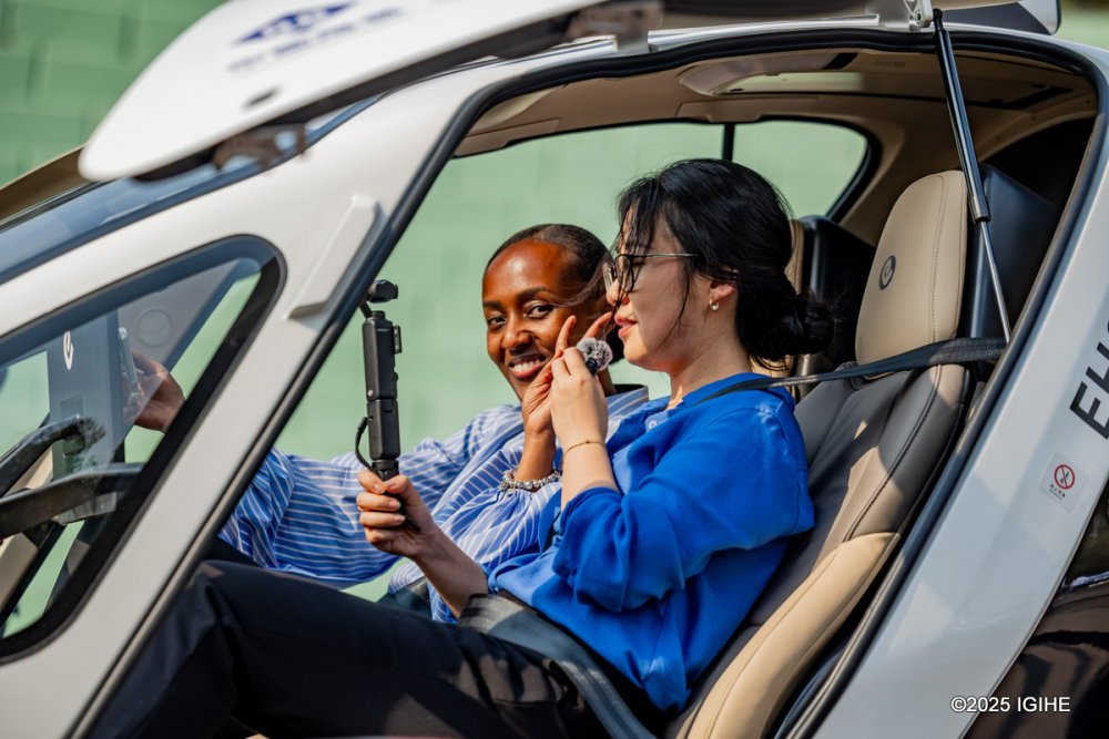 Melissa Rusanganwa, International Affairs Manager at the Rwanda Civil Aviation Authority (RCAA), was the first to experience the aircraft in flight.