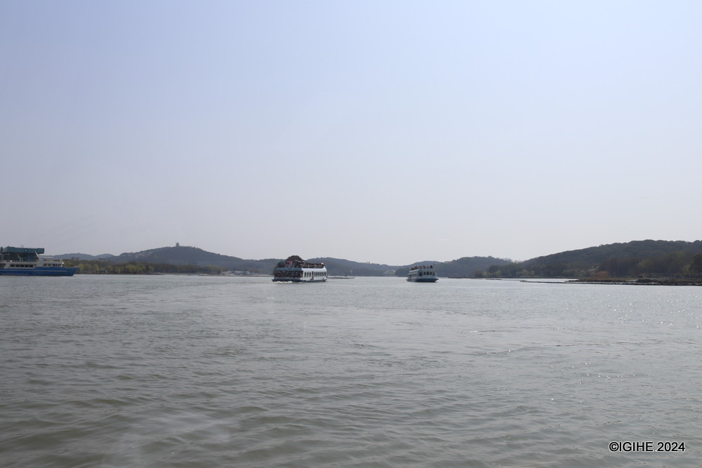 Lake Taihu has about about 90 islands.