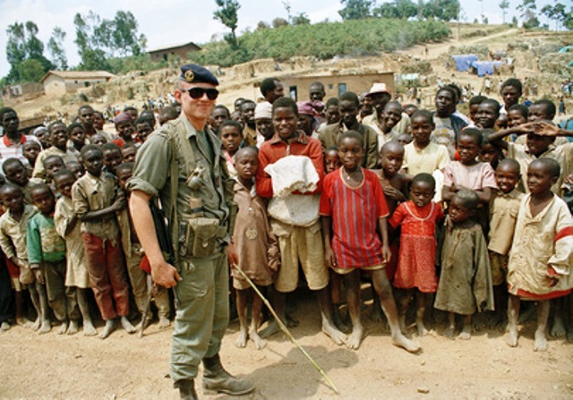 A French soldier protecting a camp in Gikongoro.  27 July 1994