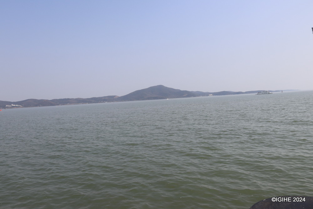 Located in Jiangsu Province, Lake Taihu extends its serene waters across 2,250 square kilometers.