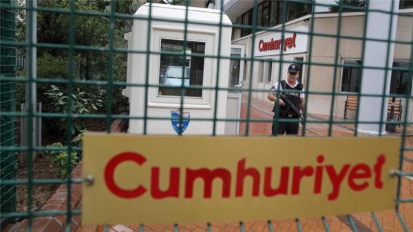 Reports say that along with Murat Sabuncu, Guray Oz, a Cumhuriyet columnist, was also detained