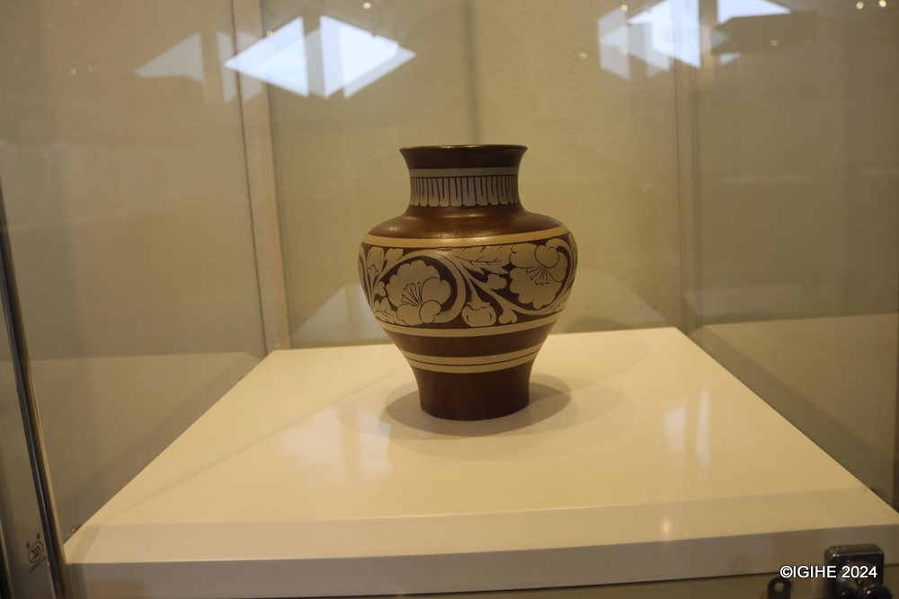 One of Yixing sand-fired teapots exhibited at the  Longyao Cultural Center.