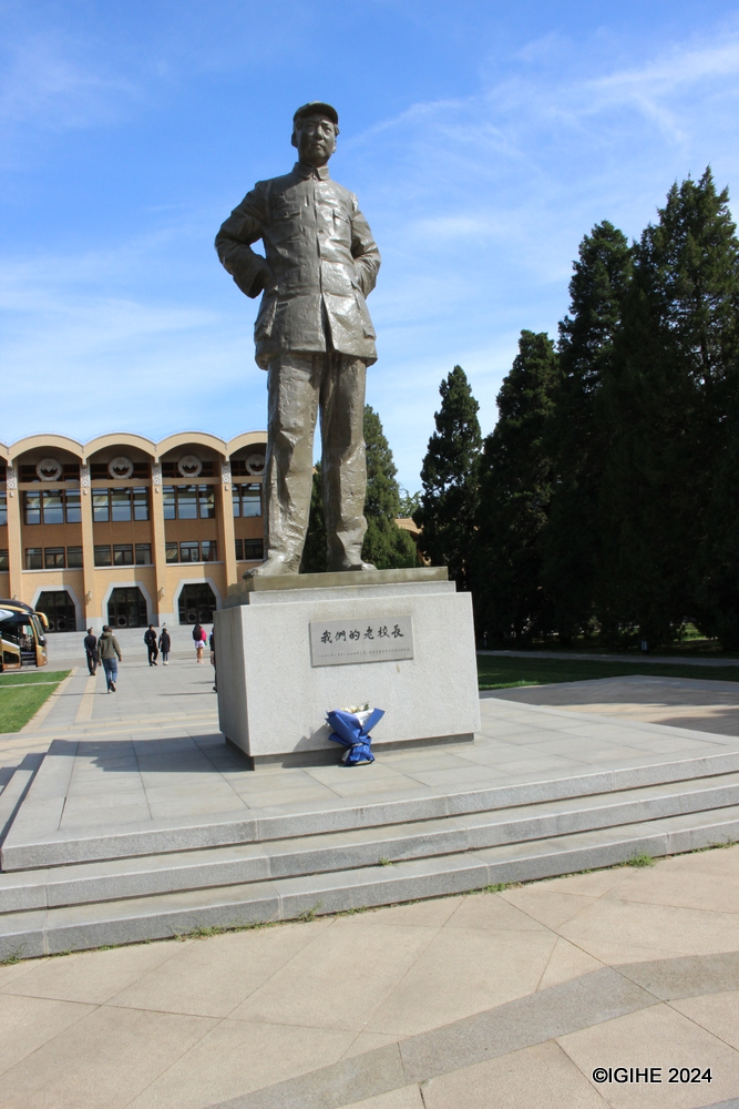 In the heart of the school's Beijing campus stands a full-length statue of Mao Zedong. Positioned in front of the auditorium, this imposing sculpture serves as a constant reminder of Mao's revolutionary leadership. Mao Zedong is celebrated for leading the Chinese people to redefine their destiny and dramatically transform the nation’s societal and political landscape.