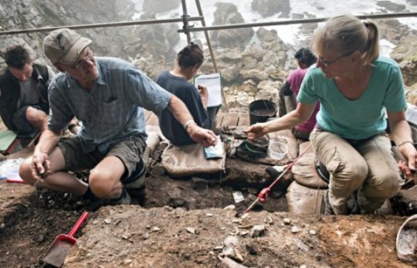 Researchers working inside the Klipdrift complex.