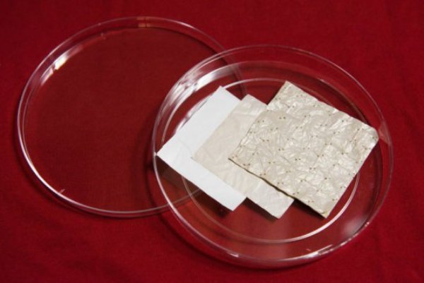 Stanford researchers began with a sheet of polyethylene and modified it with a series of chemical treatments, resulting in a cooling fabric.