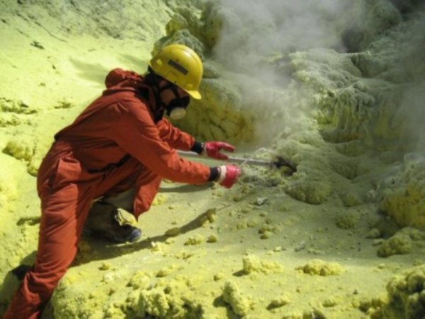 Volcanologist Tobias Fischer (University of New Mexico, USA) samples gases emitted from a sulfur-caked fumarole on Póas volcano in Costa Rica, one of the 15 volcanoes in DCO's DECADE gas monitoring network.