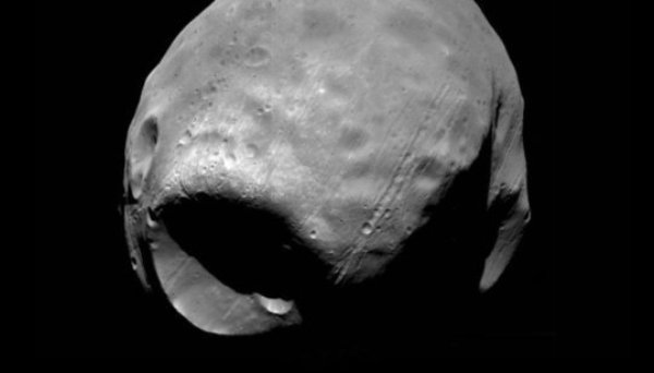 Lawrence Livermore National Laboratory researchers have demonstrated for the first time how an asteroid or comet could have caused the mega crater on Phobos without completely destroying the Martian moon.