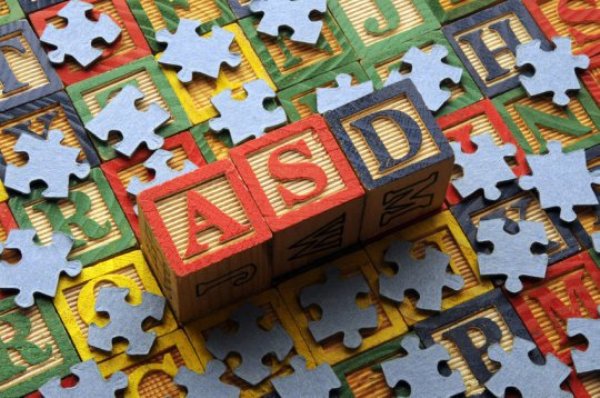 To see if a genetic link exists between mitochondrial malfunction and ASD, scientists analyzed mitochondrial DNA sequences from 903 children with ASD, along with their unaffected siblings and mothers.