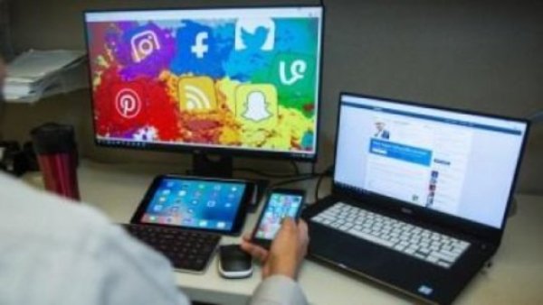 Compared with the total time spent on social media, use of multiple platforms is more strongly associated with depression and anxiety among young adults.
