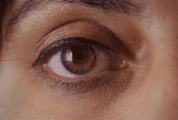 New study finds that blinking steadies our gaze.
