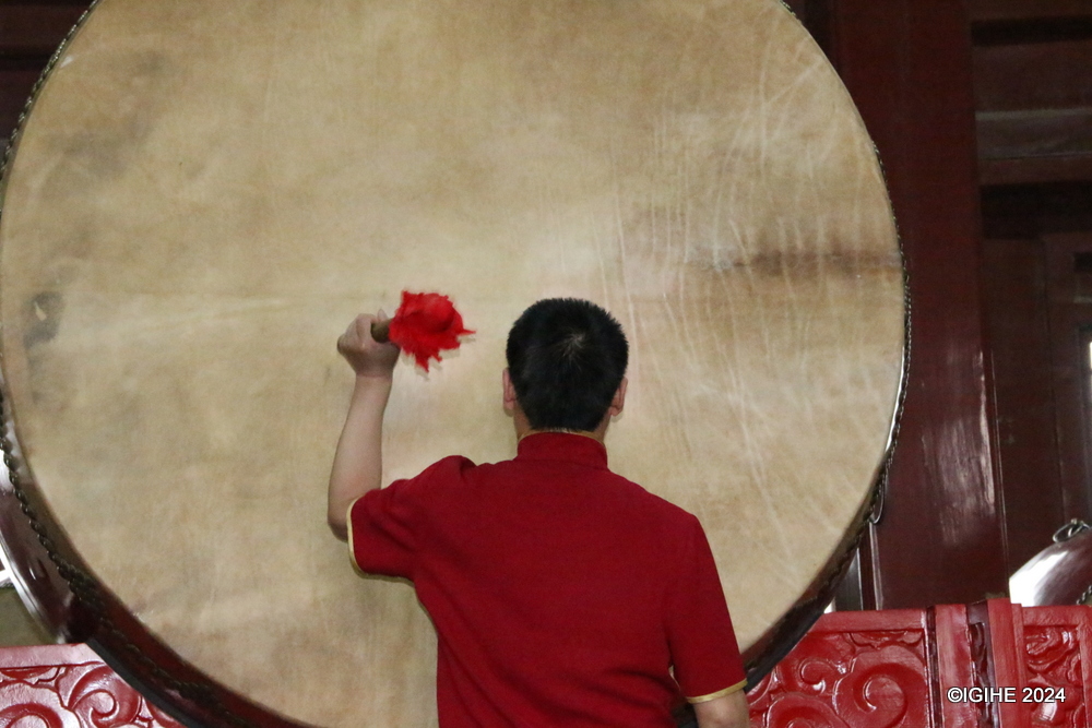 Every New Year’s Eve, both the bell and drum are struck 108 times, sending blessings to the people of Beijing and connecting the city to its ancient traditions.