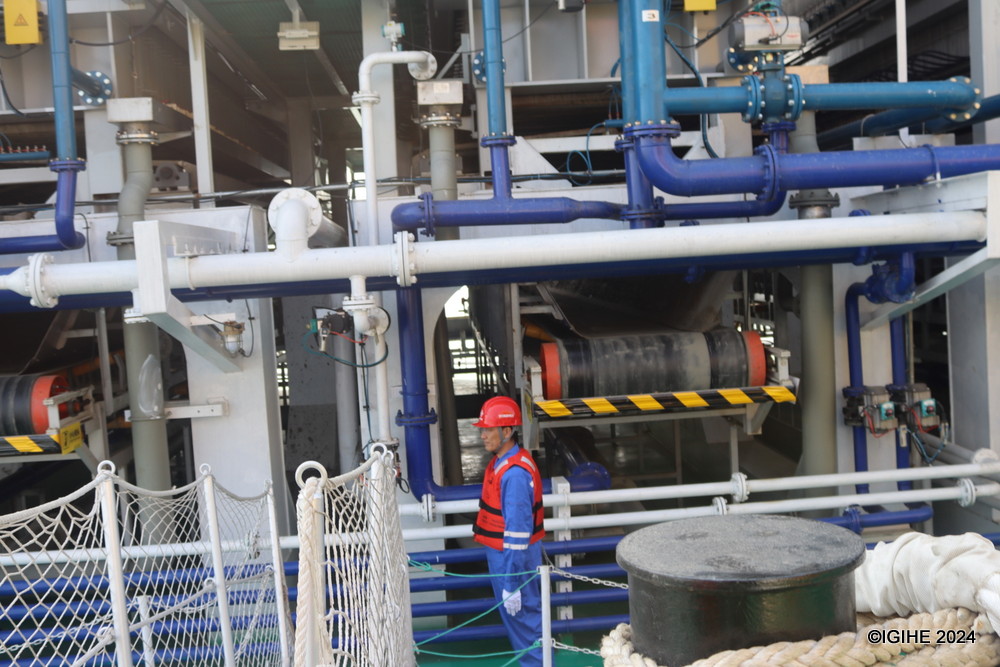 Taihu Star is the world’s first integrated platform ship that combines sludge dredging and solidification and realizes smart control and remote control.