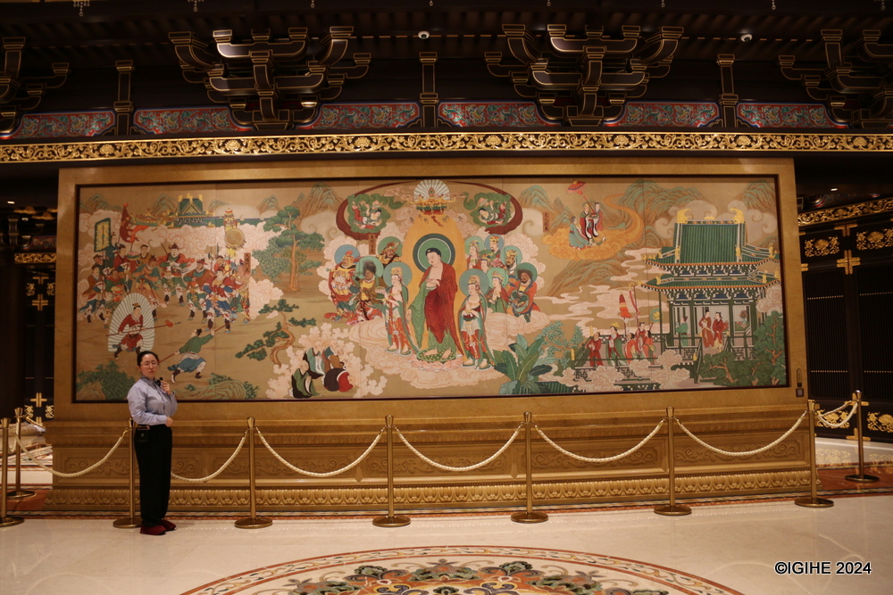 The Pagoda features murals illustrating Buddha’s life stories and intricately carved wood sculptures by Master Lu Guangzheng, blending Buddhist themes with local Jinhua elements.