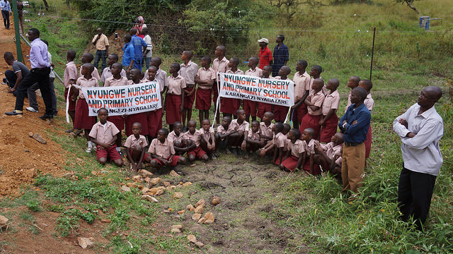 Children waiting the arrival of 7 Lions from South Africa