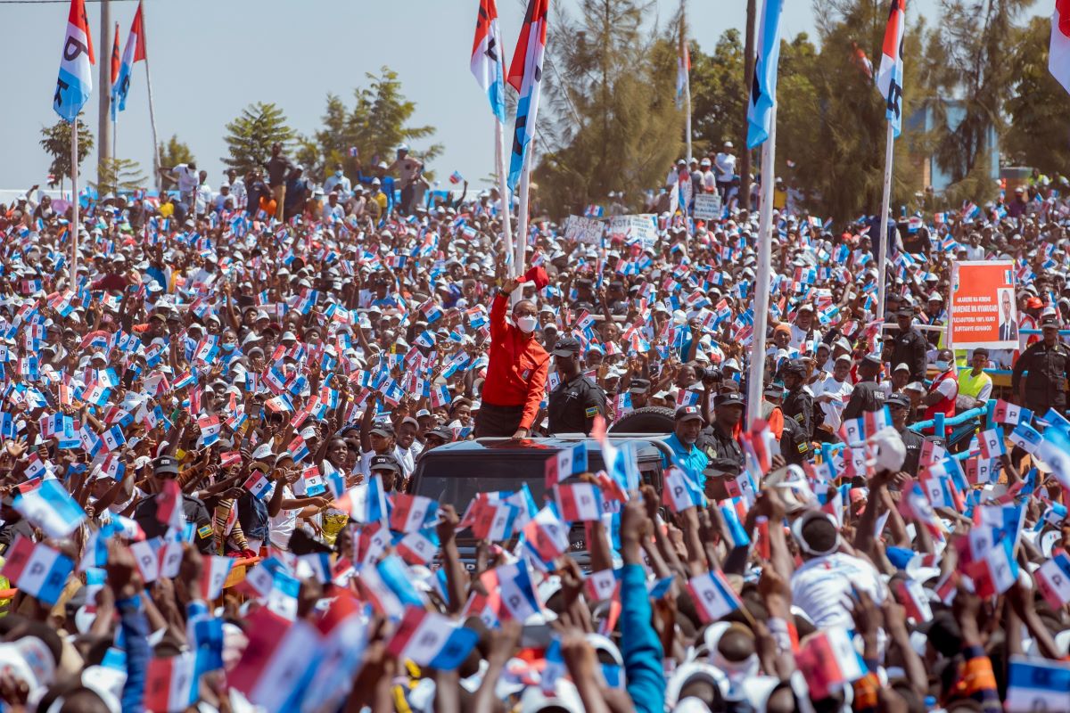 President Paul Kagame being cheered on by RPF-Inkotanyi Supporters on his campaign trail