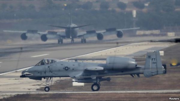 A U.S. Air Force A-10 Thunderbolt II fighter jet lands at Incirlik airbase in the southern city of Adana, Turkey, Dec. 10, 2015.