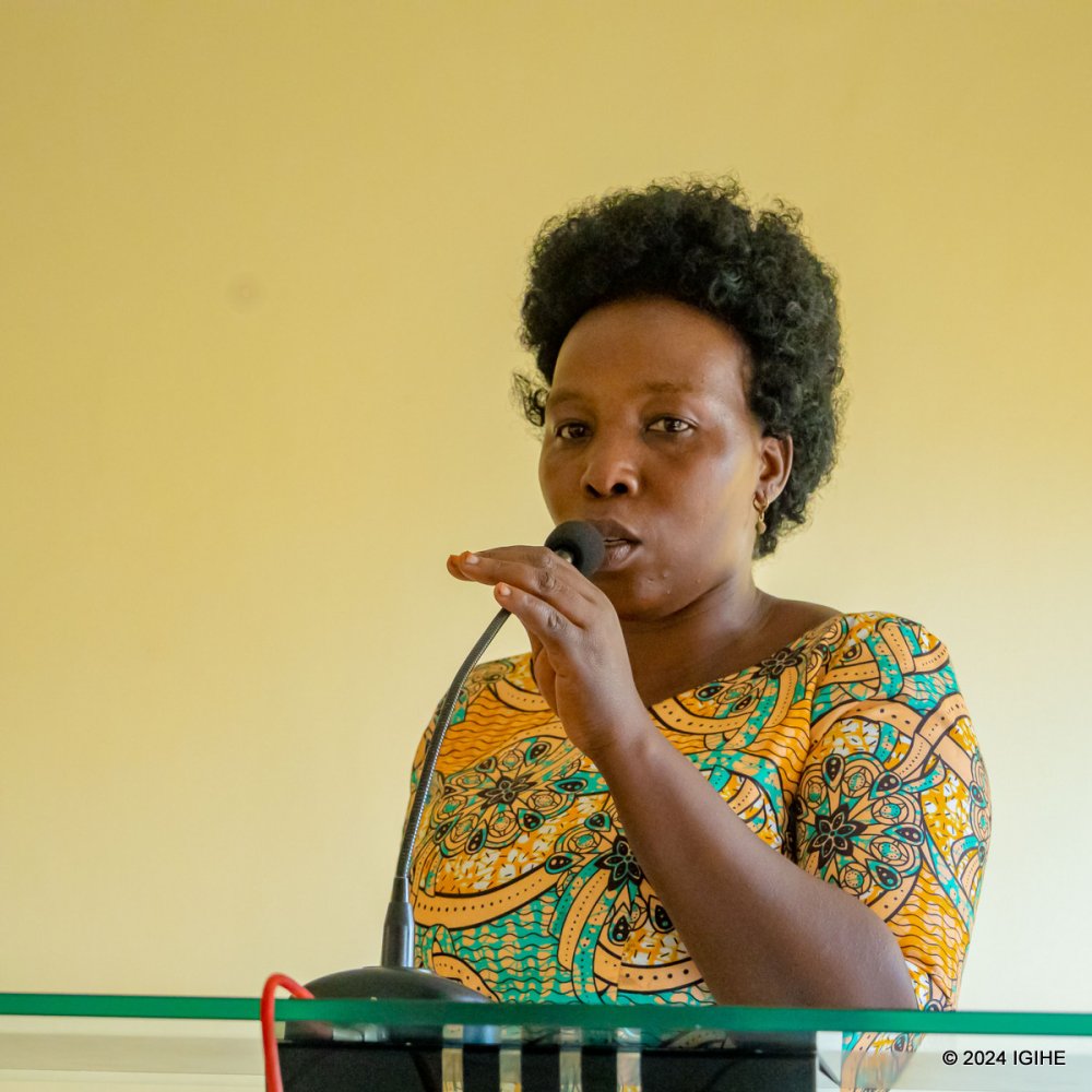 Ayinkamiye Judithe, heading two of the women’s groups, expressed gratitude for the donation, noting that it will significantly increase their capital. 