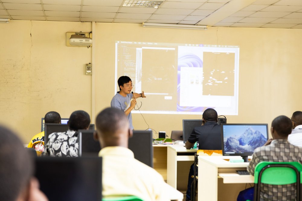 Over 1000 students received digital skills through the program.