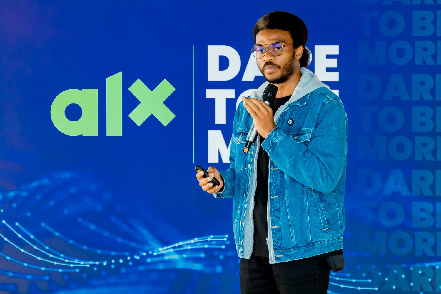 During the event, students and alumni presented innovative projects tackling pressing challenges across diverse sectors.
