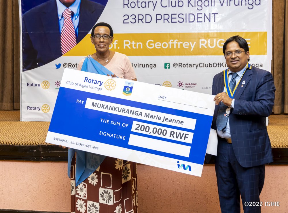 Singer Mukankuranga Marie Jeanne (Mariya Yohana) receiving a dummy cheque for her contribution to the society through her talent. 