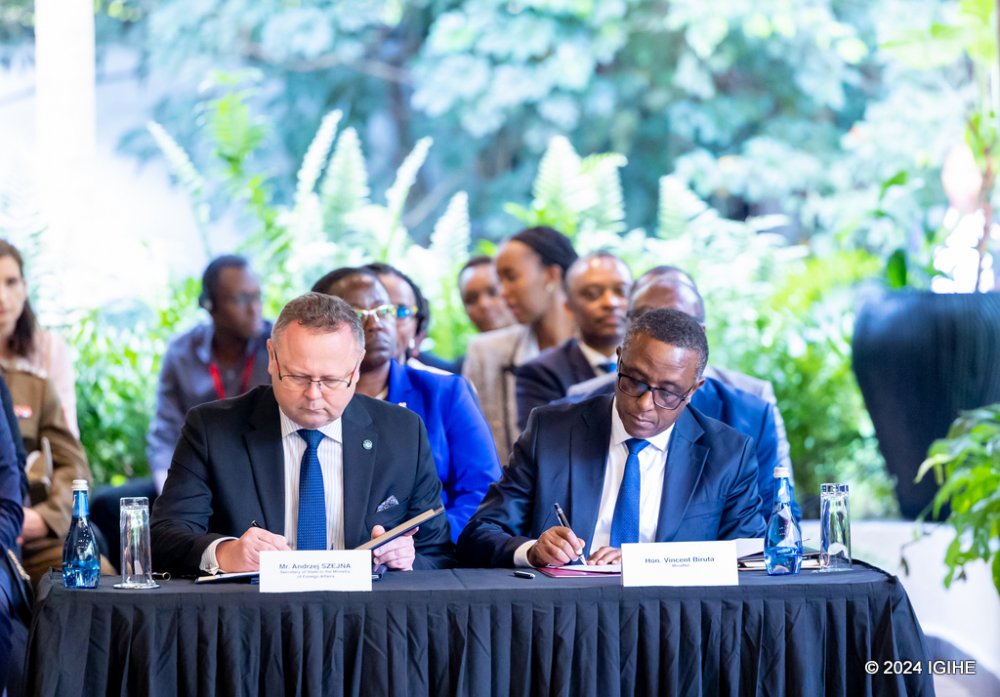 The agreements were signed by Minister of Foreign Affairs Vincent Biruta and Andrzej Szejna, Polish Secretary of State in the Ministry of Foreign Affairs.