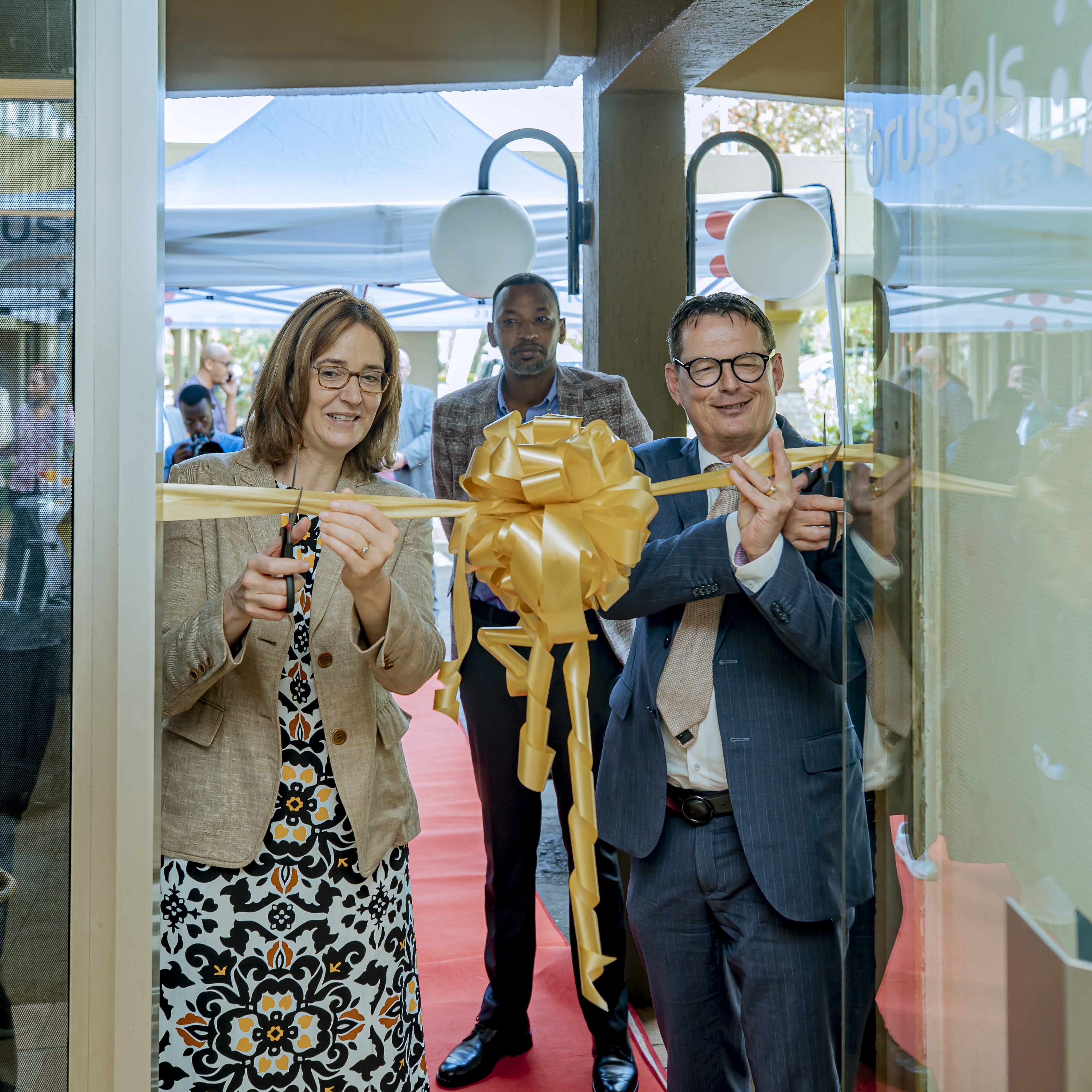 Brussels Airlines CEO Dorothea Von Boxberg and Versmessen Bert, the Ambassador of Belgium to Rwanda, cut the ribbon to reopen the check-in service at Hôtel des Mille Collines.