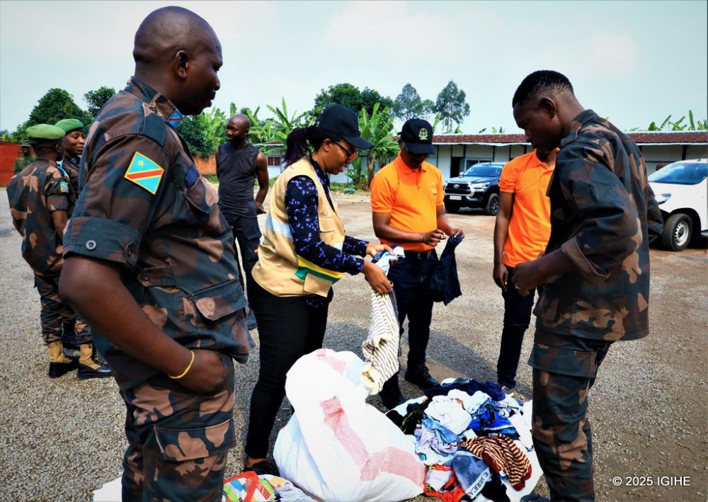 Surrendered Congolese sodiers sheltered in Rwanda received various clothing items early this week.