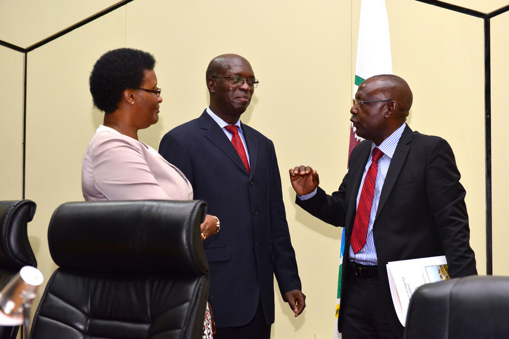 Premier Anastase Murekezi talking to the Speaker of the lower chamber of Parliament, Mukabalisa Donatille and deputy speaker Mukama Abbas.