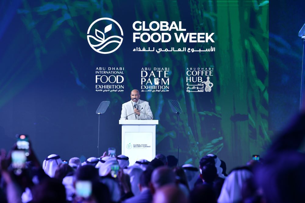 Renowned Amercian comedianand TV host Steve Harvey attended the summit. He traveled to UAE after his visit to countries including Rwanda.