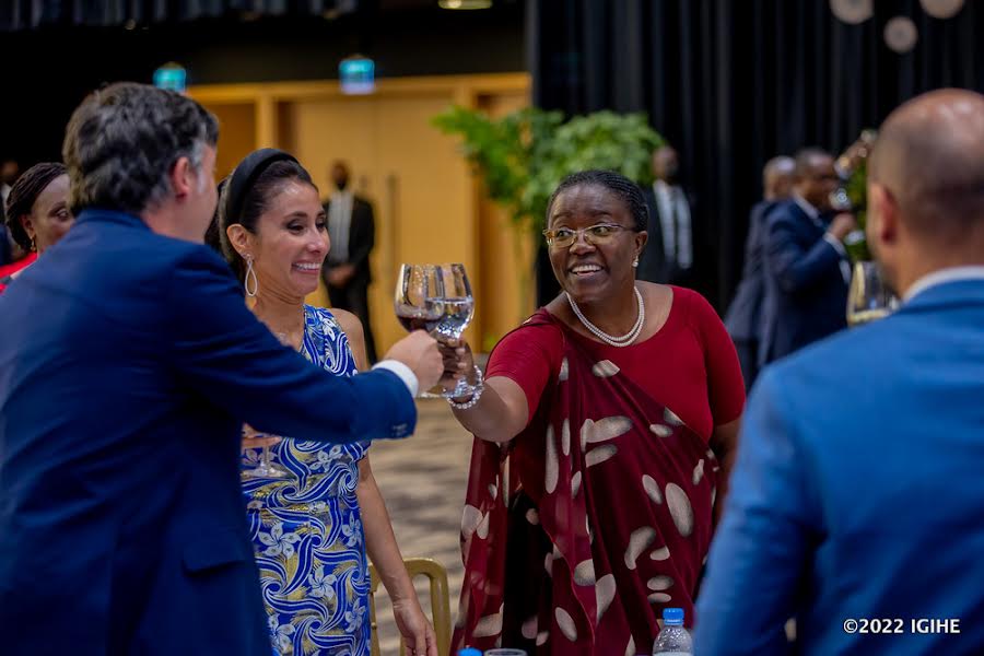 It was glamour as diplomats attended the dinner event. 
