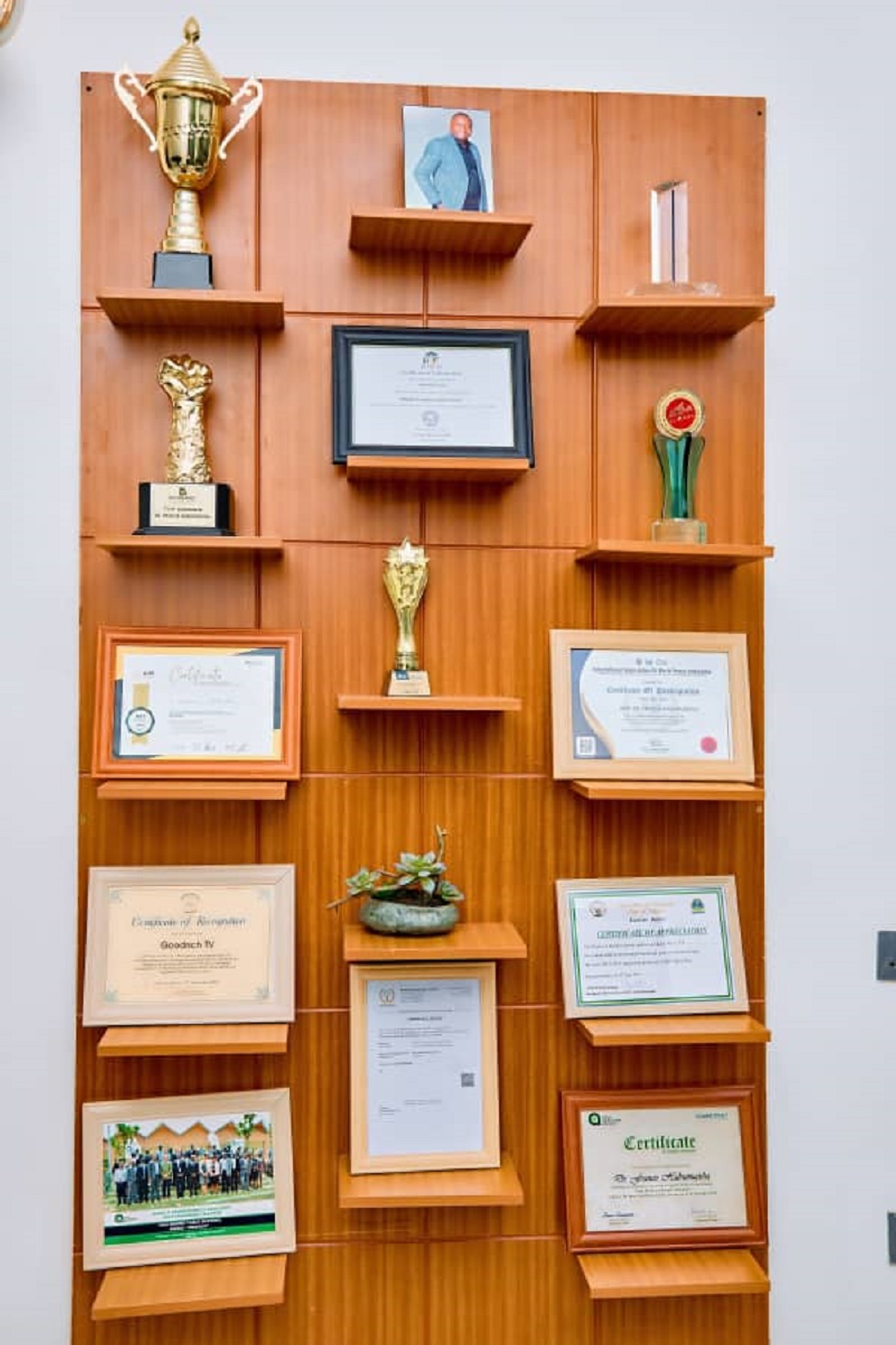 Some of the awards Mega Global Link company has received.