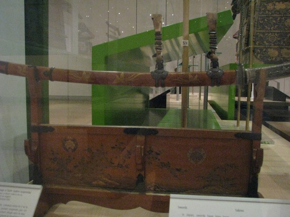 The mounting for the tachi