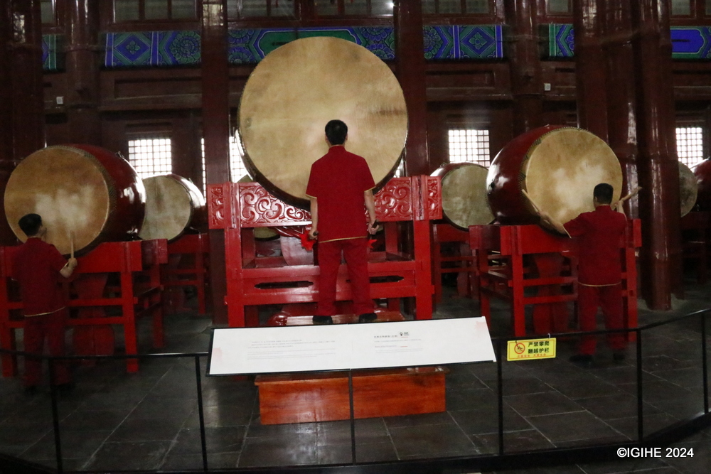 The Drum Tower features hourly drum performances that enthrall visitors with their rhythmic precision, a testament to Beijing’s rich cultural heritage.