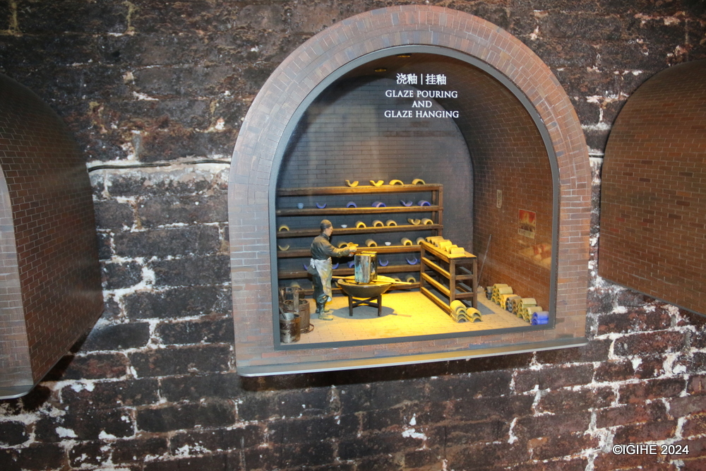 With a strong emphasis on preserving intangible cultural heritage, the park is dedicated to reviving ancient firing techniques while simultaneously promoting and preserving traditional glaze-making skills.