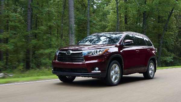 Toyota is stepping up the development of longer-range battery-electric cars in a shift from its strategy of promoting hydrogen fuel-cell technology as the future of zero-emission vehicles.