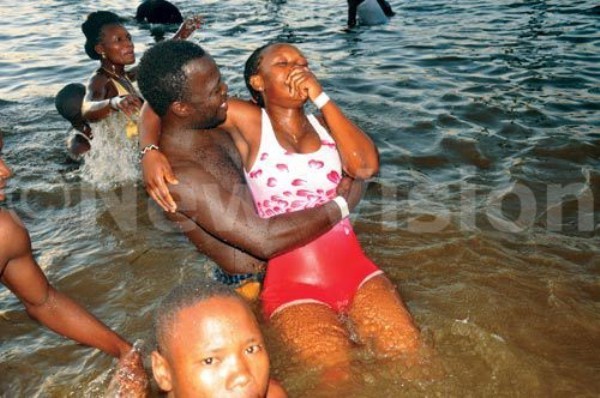 Beach goers at Busabala on Boxing Day.