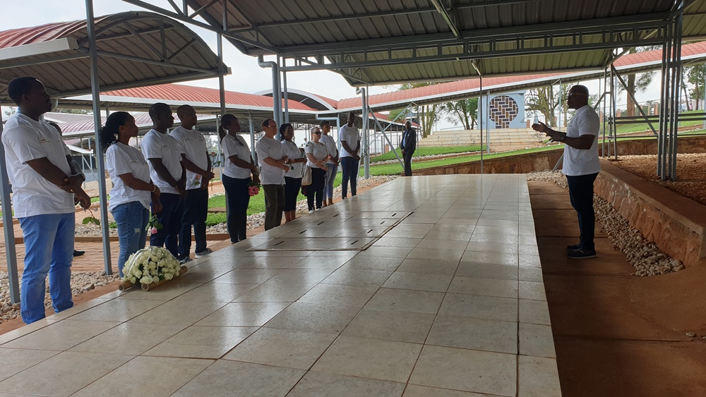 Israel Embassy staff receiving explanations on history of Genocide against Tutsi. 