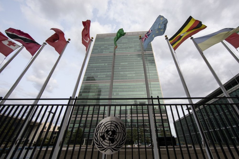 Photo taken on Sept. 14, 2020, shows the outside view of the United Nations headquarters in New York, the United States. (Xinhua/Wang Ying)