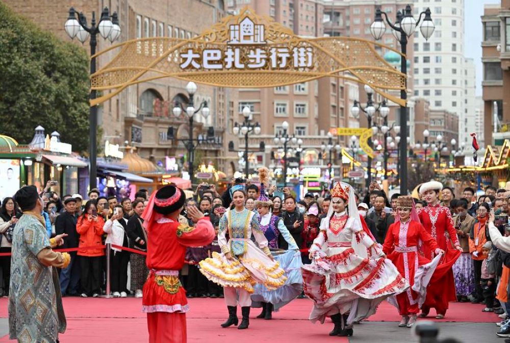 Tourists also experience Xinjiang's rich culture.