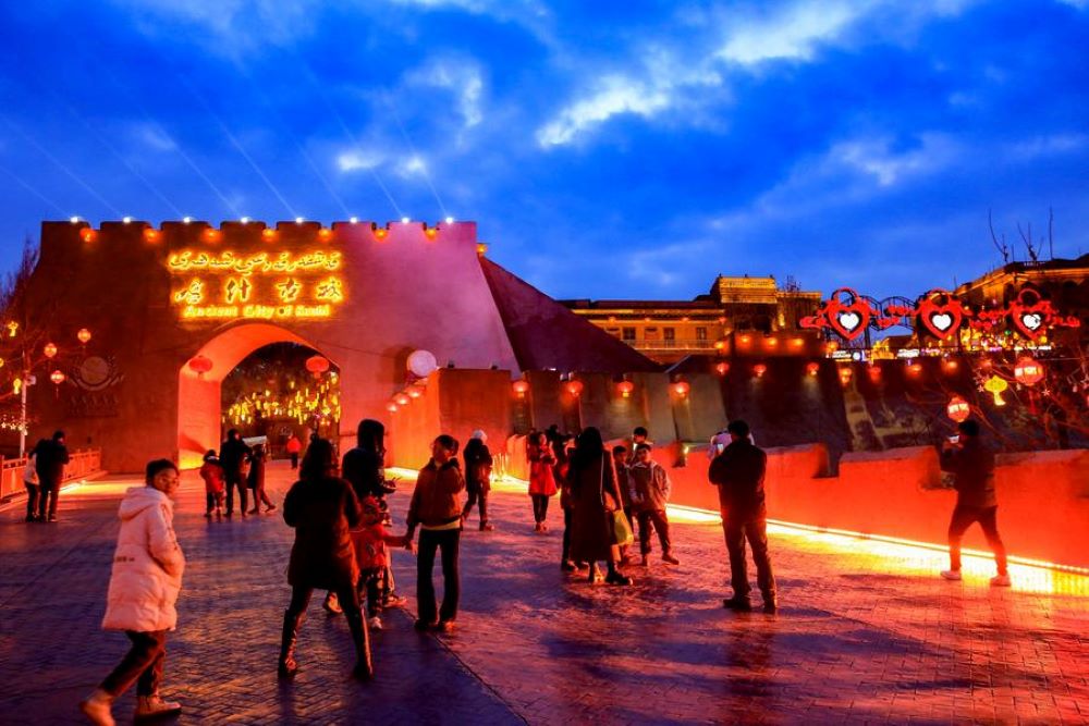 People visit the ancient city of Kashgar, northwest China's Xinjiang Uygur Autonomous Region in February, 2024.