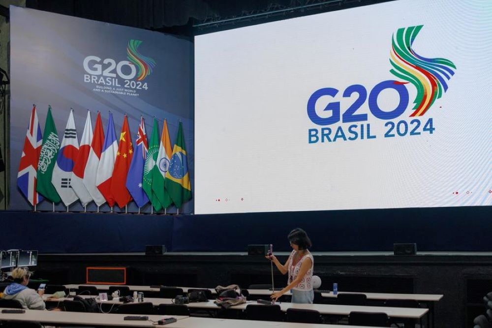Journalists work at the G20 International Media Center in Rio de Janeiro, Brazil, on Nov. 17, 2024. (Photo by Claudia Martini/Xinhua)